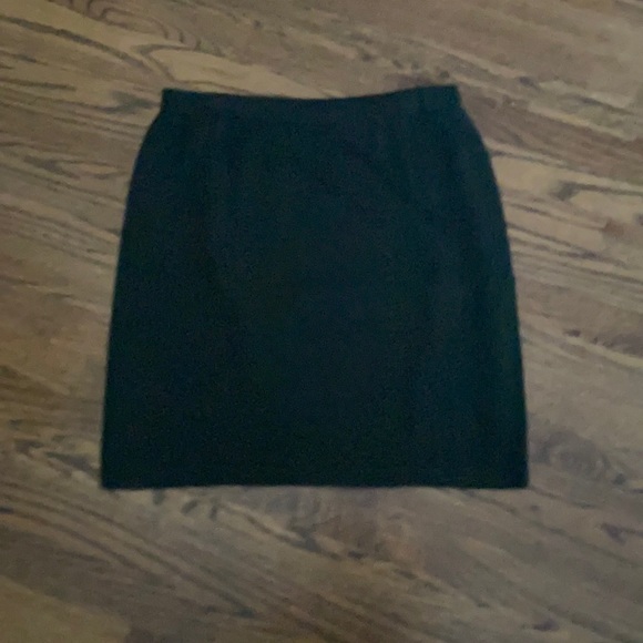St. John Dresses & Skirts - St. John Forest Green Skirt